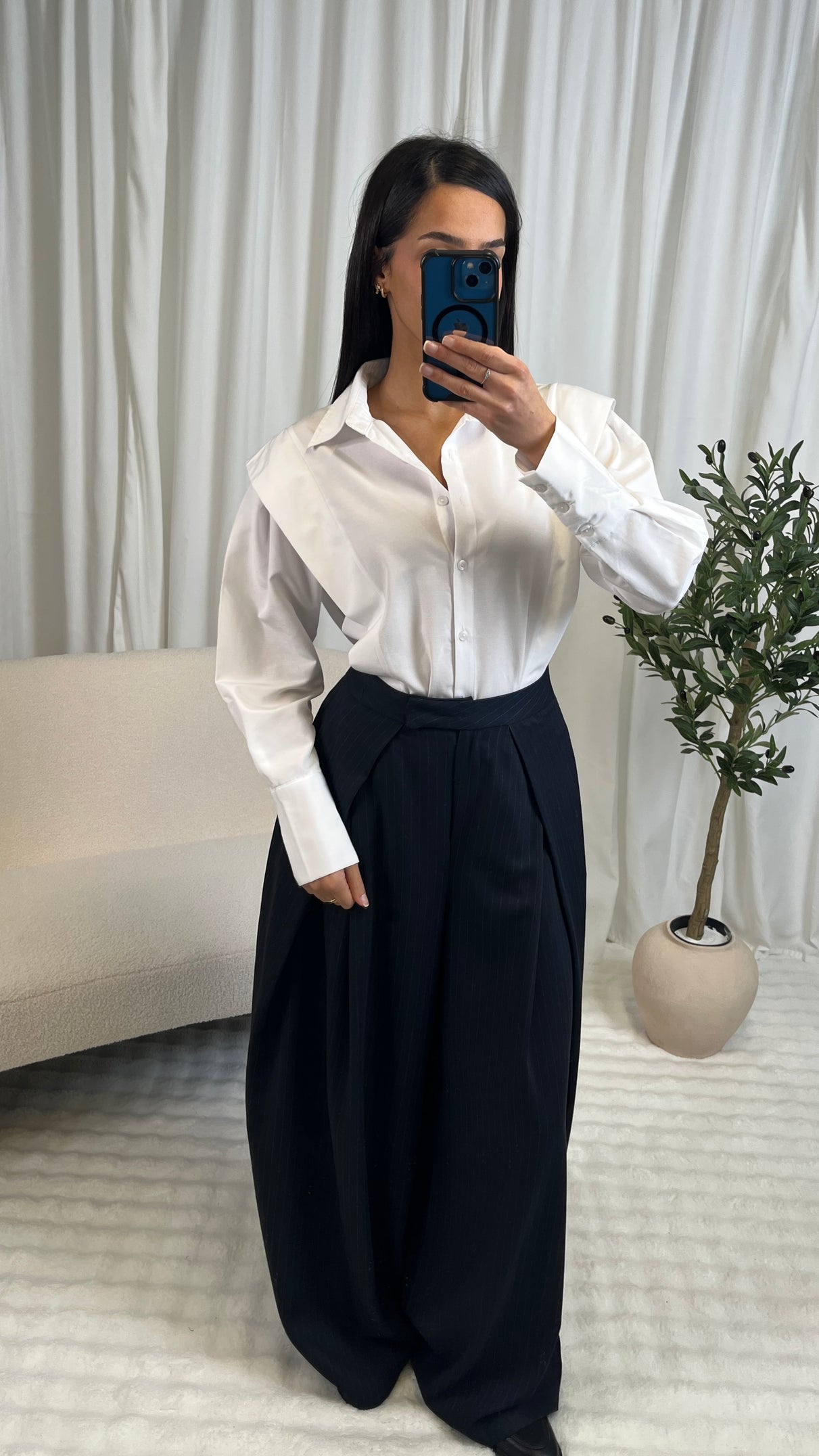 Pantalon bleu nuit rayé à plis