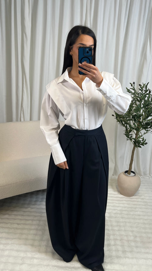 Pantalon bleu nuit rayé à plis