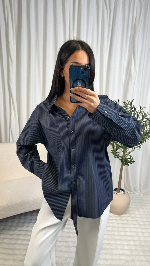 Chemise ample bleu marine à rayures