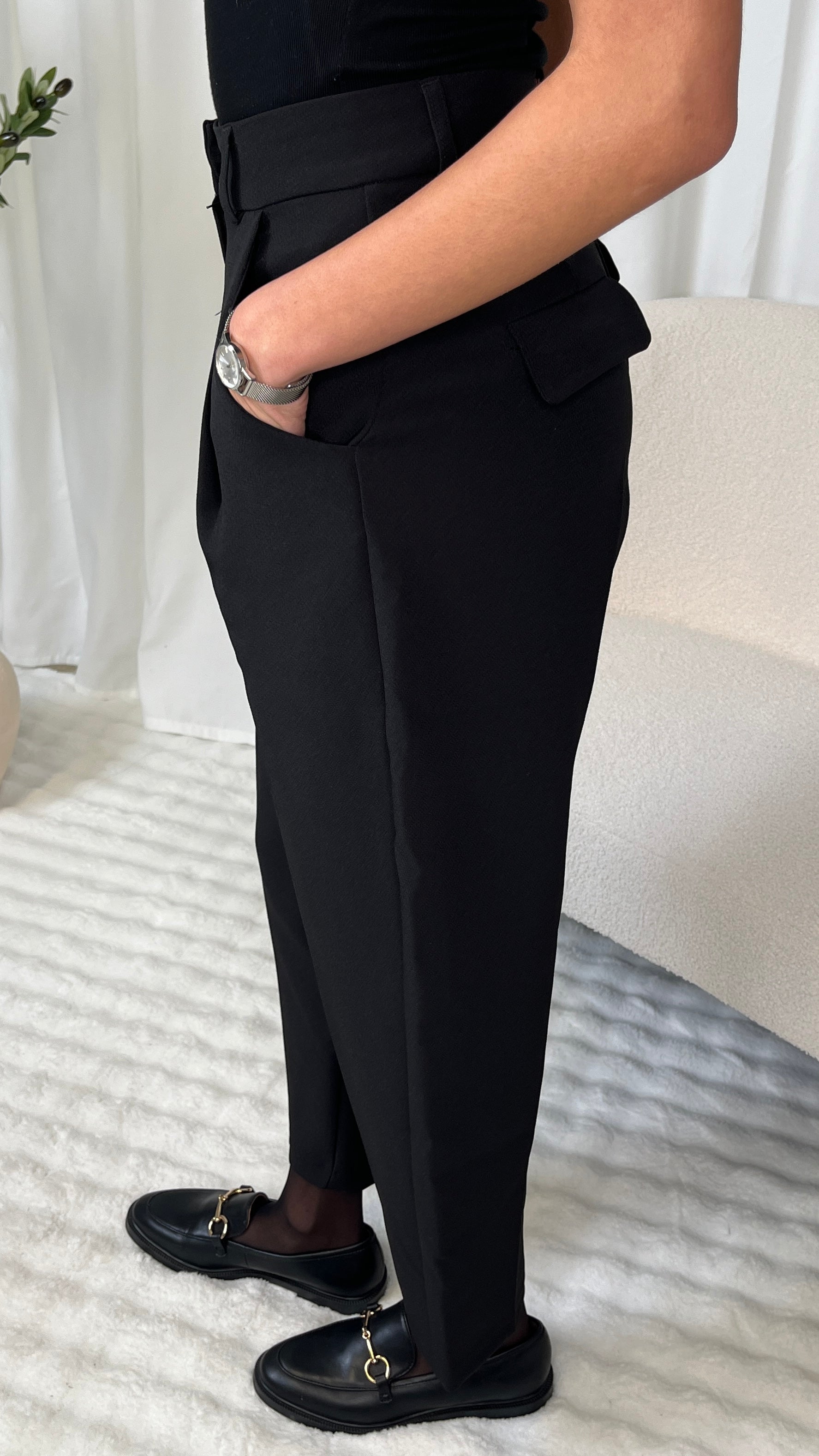 Pantalon noir coupe carotte